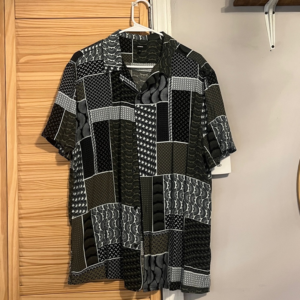 Express fan print button down